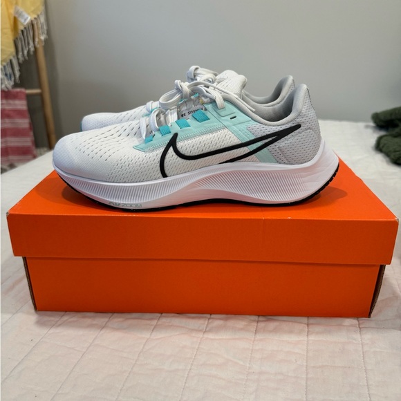 Nike Air Zoom Pegasus 38 Running Athletic Sneakers - Picture 1 of 9